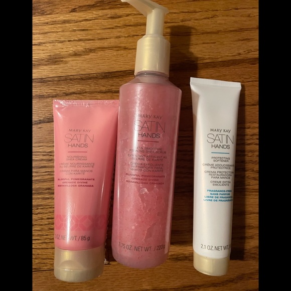 Mary Kay Skincare Nwt Mary Kay Blissful Pomegranate Satin Hands Set